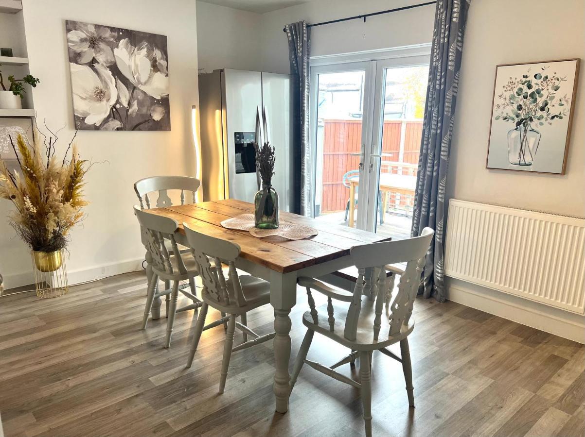 Modern Double Room With Fire Tv Londres Exterior foto
